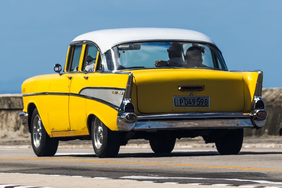 Cuba, La Habana, Malecón, Almendron, clásico, Chevy, amarillo blanco, coche, vehículo, unidad