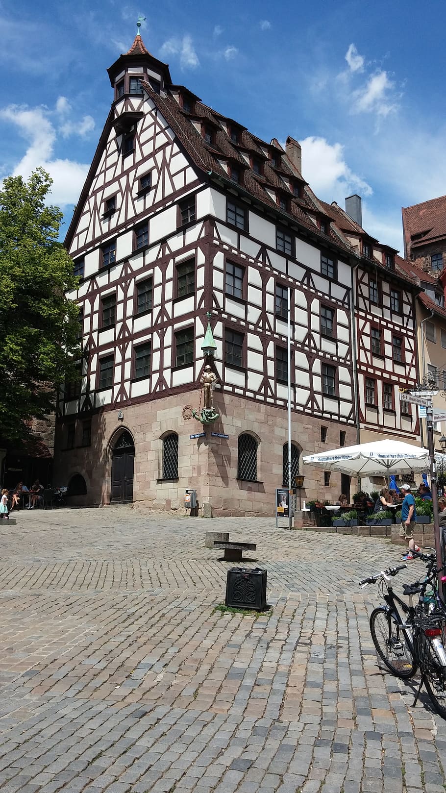 nuremberg, albrecht dürer, fachwerkhaus, building exterior, architecture, built structure, building, sky, street, city