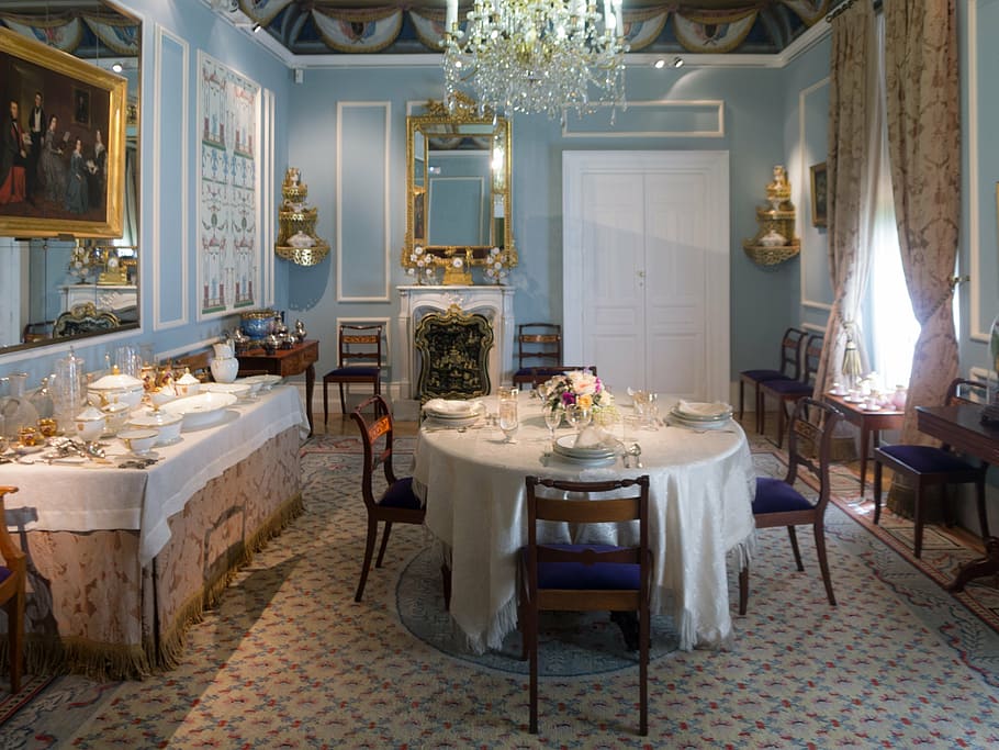 round 5- piece dining, 5-piece, set, dining room, romantic, environment, table, light, illuminated, decoration