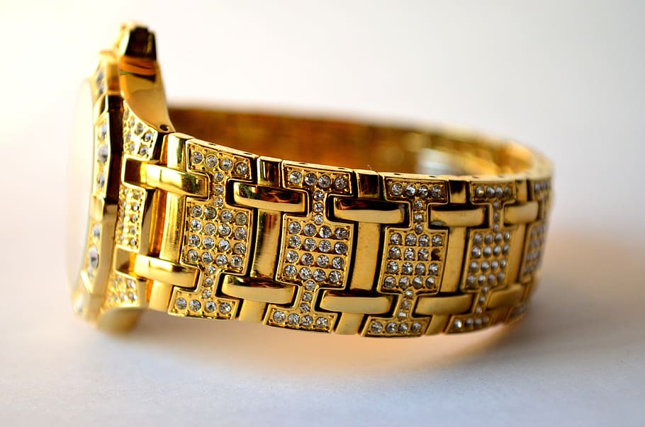round gold watch, round, gold watch, watch, wrist, band, gold, jewellery, gems, studded