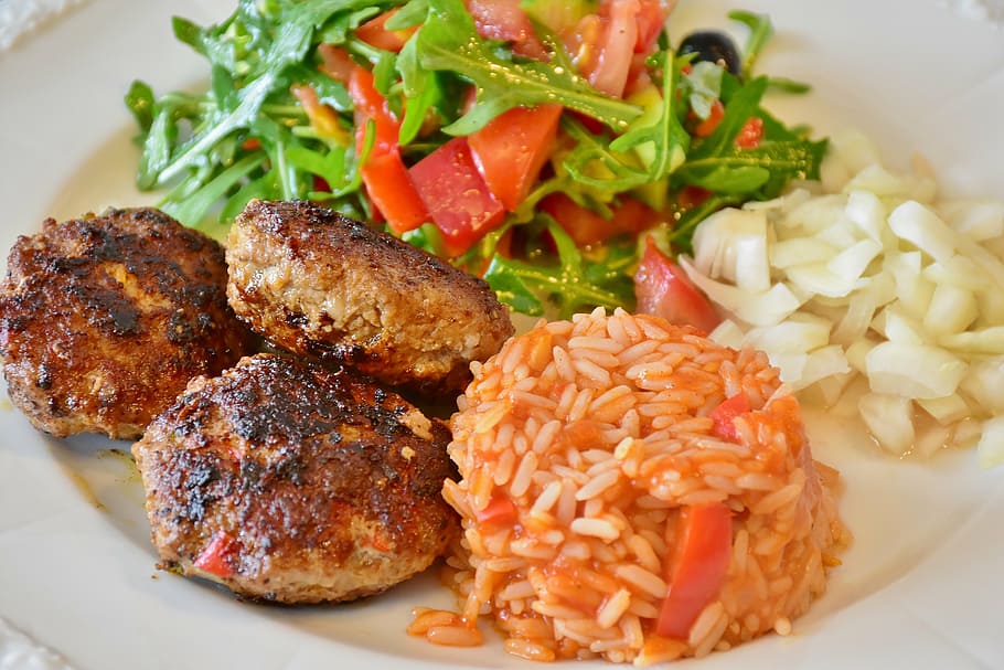 meat dish, rice, side dish, meatballs, meat, minced meat, djuvec, eat, salad, tomato