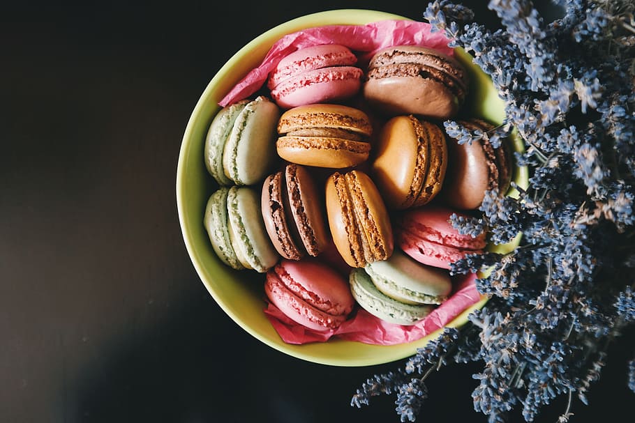 shallow, focus photography, french, macaroons, food, macaroon, cake, sweets, dessert, bowl