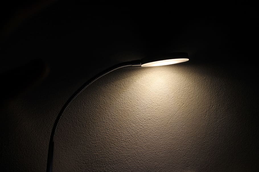 lámpara, luz, bulbo, pared, oscuro, iluminado, sin gente, fondo negro, foto de estudio, interiores