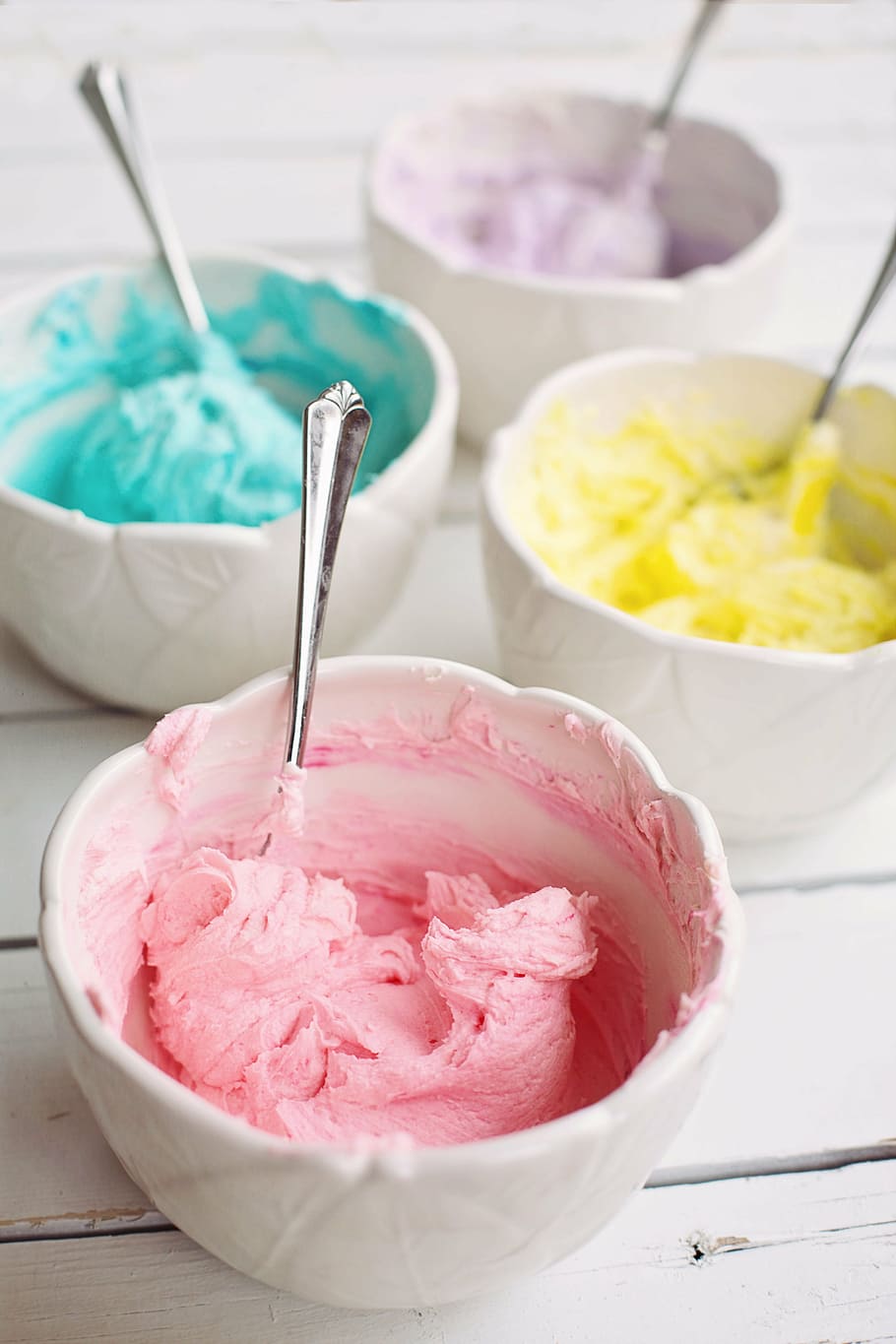 pink, purple, teal, yellow, ice creams, white, ceramic, bowls, four, stianless steel spoons