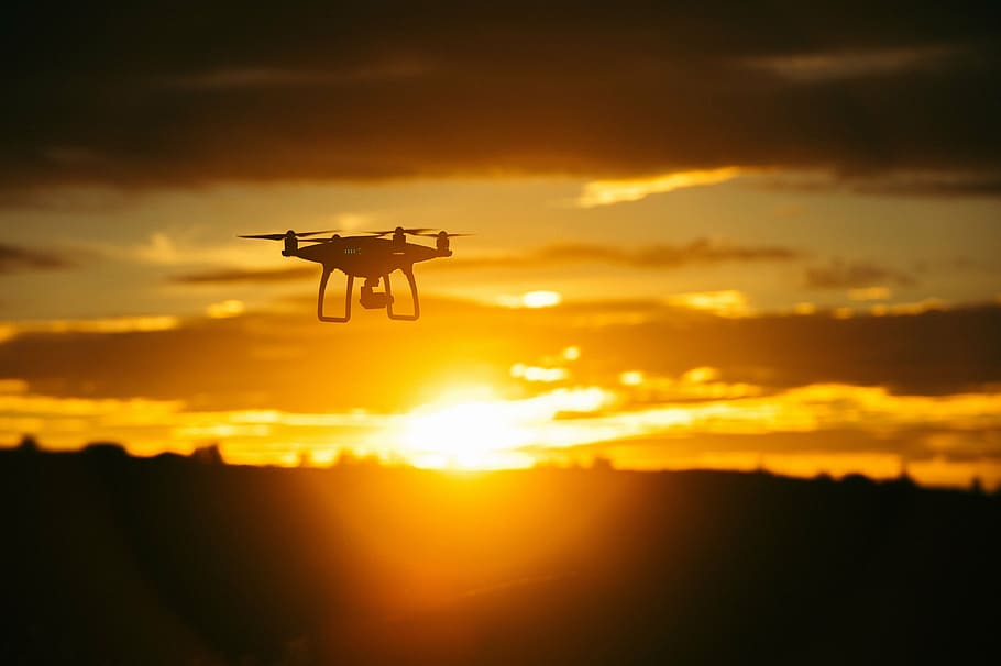 drone durante la puesta de sol, montaña, cielo, nubes, naturaleza, drone, puesta de sol, vista, aérea, tecnología