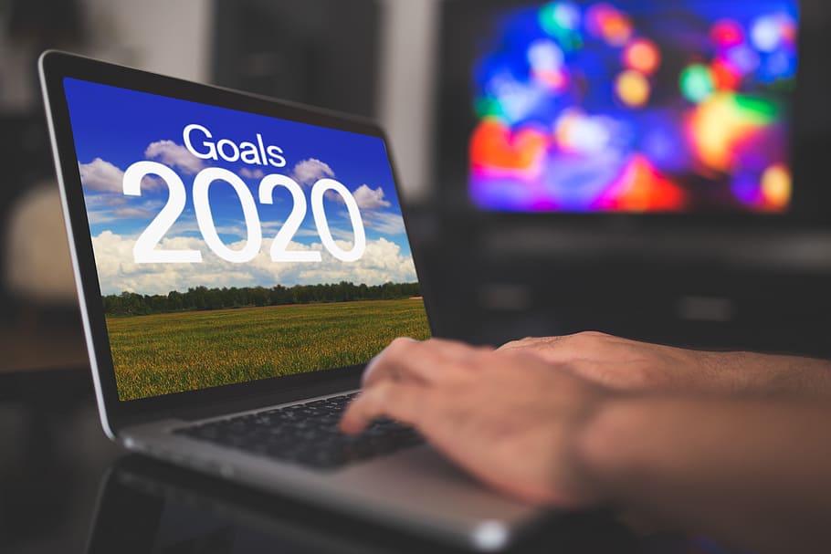 día de año nuevo, objetivo, resoluciones, digital, 2020, negocios, hombre, computadora portátil, teclado, escritura