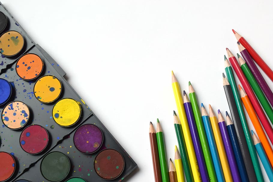 lápices de colores variados, acuarelas, regreso a la escuela, lápices, arcoíris, arte, útiles escolares, materiales de arte, educación, colorido