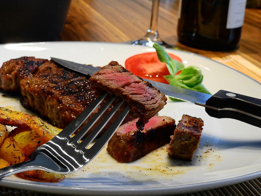 garpu, irisan, daging sapi, meja, steak, daging, makan, makanan, steak daging sapi, lezat