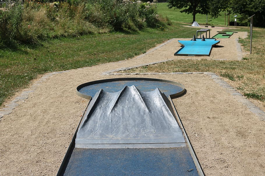 mini golf course, game fields, obstacles, sand, silver, blue, gloss, sparkle, metal, rush