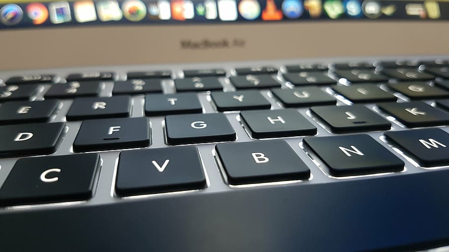 ar ligado do macbook, computador, laptop, área de trabalho, letras, teclado, maçã, ícone, barra de tarefas, eletrônicos
