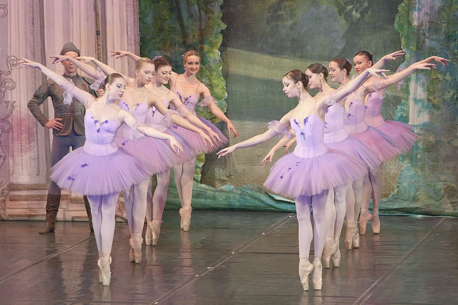 ocho, mujeres, púrpura, vestidos de tutú bailando ballet, escenario, ocho mujeres, tutú, vestidos, ballet, en el escenario