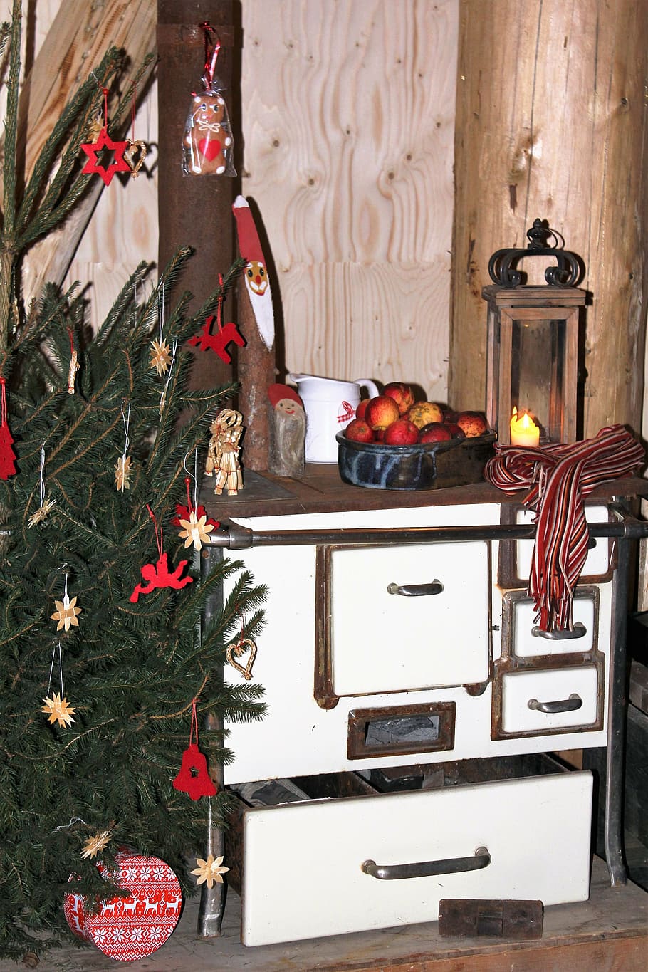 roma table, warm, oven, einheizen, wood burning stove, christmas, celebration, holiday, decoration, christmas decoration