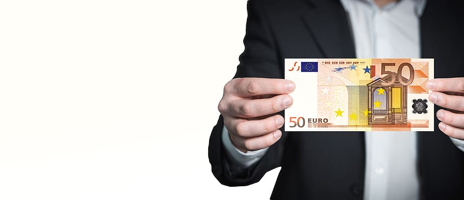 Persona, tenencia, billete de 50 euros, euro, lista, nota, oficina, negocios, traje, empresario
