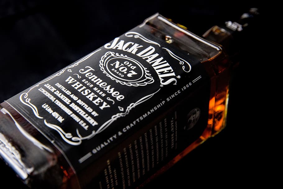 Foto de estudio, una, botella de vidrio de litro, jack, whisky daniels, imagen, capturada, canon 6, 6d, Studio