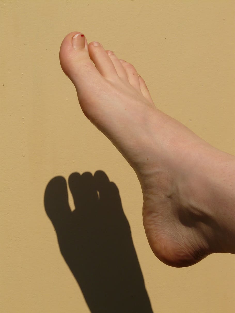 shadow play, foot, ten, shadow, light, human body part, body part, human hand, real people, people