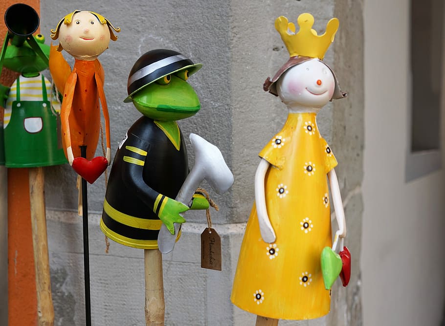Frog, Princess, Figures, Woman, Animal, frog, princess, crown, yellow, dress, hammer