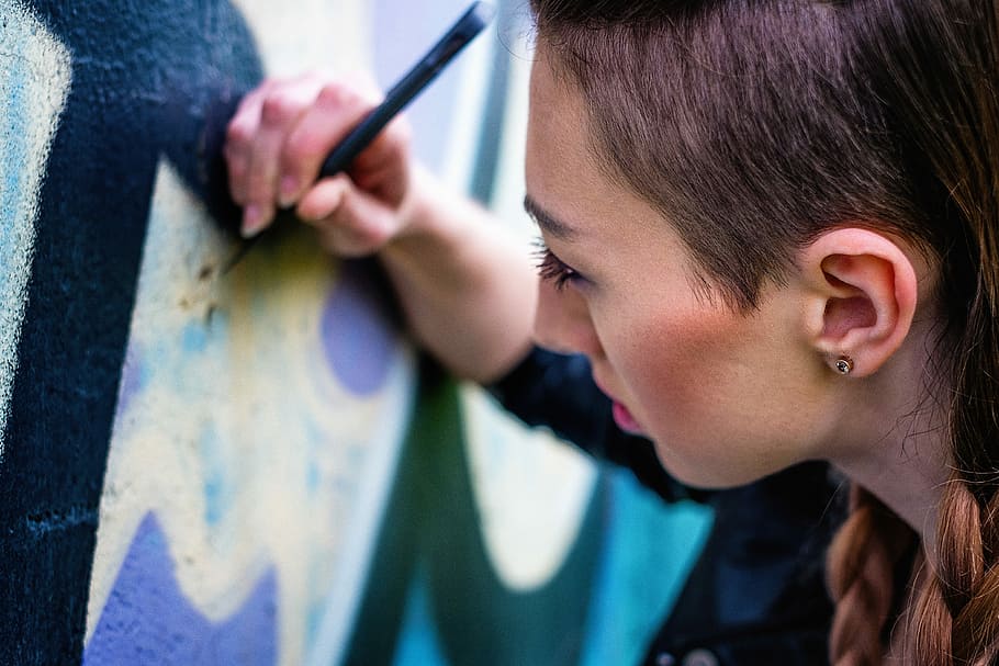 woman doing painting, Girl, Portrait, Train, Graffiti, photoshoot, lips, eyes, person, riddle