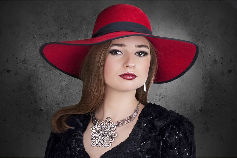 mulher, vestindo, preto, vestido, vermelho, chapéu, a elegância, jóias, prata, compras