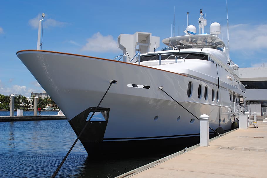 white, yacht, dock, yacht exterior, superyacht, megayacht, super yacht, charter yacht, fort lauderdale, bahia mar