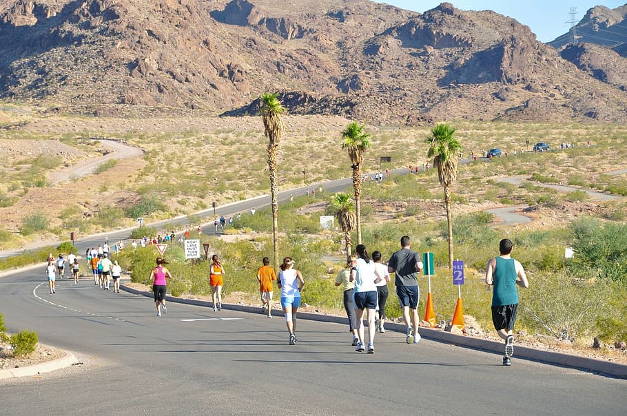 grupo, gente, corriendo, carretera, montaña, corredores, triatlón, competencia, trotar, larga distancia