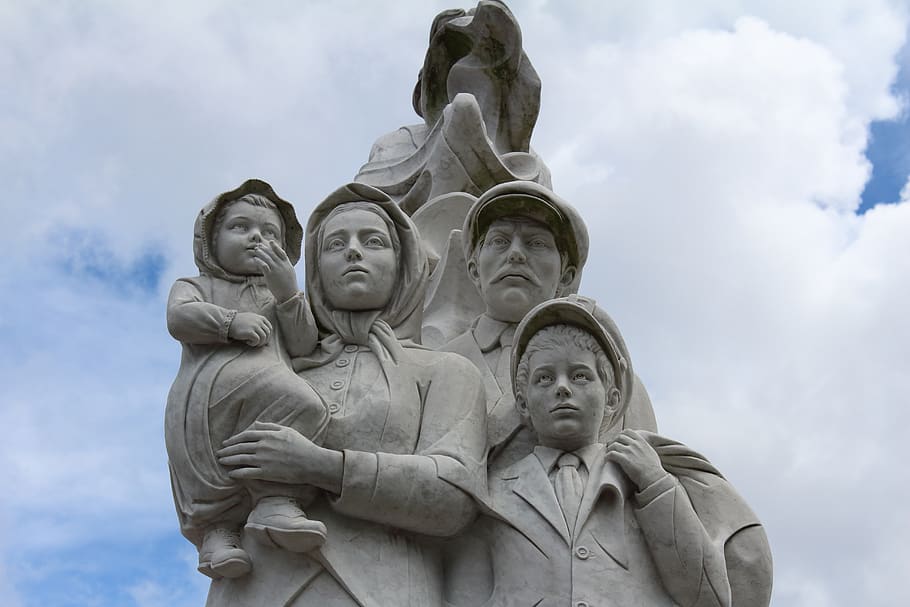 new orleans, statue, monument, immigrant, family, immigration, america, mississippi river, human representation, sculpture