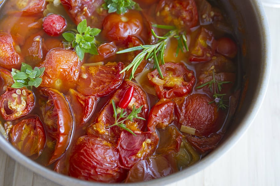sopa de tomate cocido, tomates guisados, plato, sopa, cocina italiana, restaurantes veganos, vegetariano, una dieta saludable, comida y bebida, comida