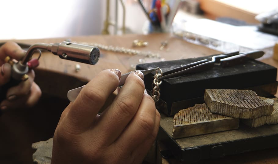jewellery, solder, chain, goldsmith, hand labor, precision, sensitivity, prestidigitation, finger, hand
