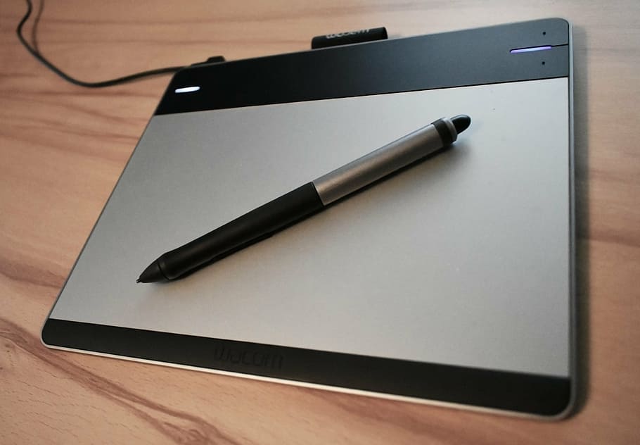 tableta de dibujo, bolígrafo, dispositivo, letreros, madera, trabajo, mesa, vista de ángulo alto, interior, instrumento de escritura