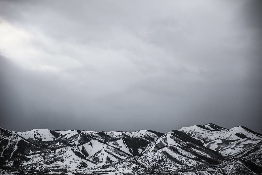 пейзажное фото, горы, гора, сосна, дерево, снег, зима, погода, облака, черное и белое