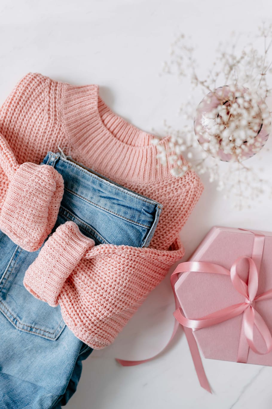 lay, fashion, outfit, flatlay, jeans, sweater, pink, blue, casual,  sunglasses | Pxfuel