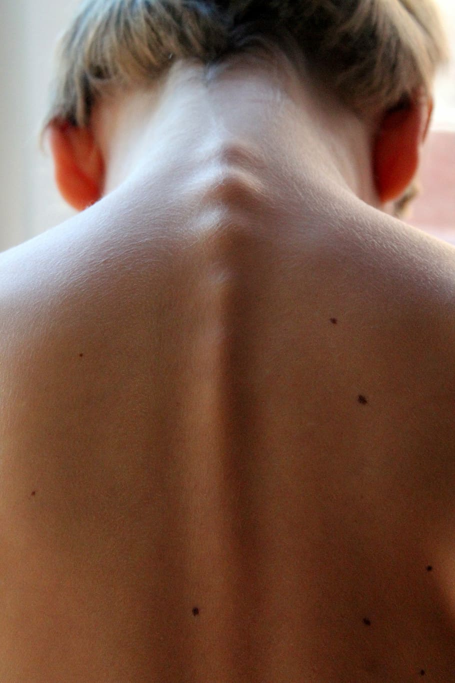 woman's backbone, spinal column, hair, back, neo, child, rear view, human body part, human skin, skin