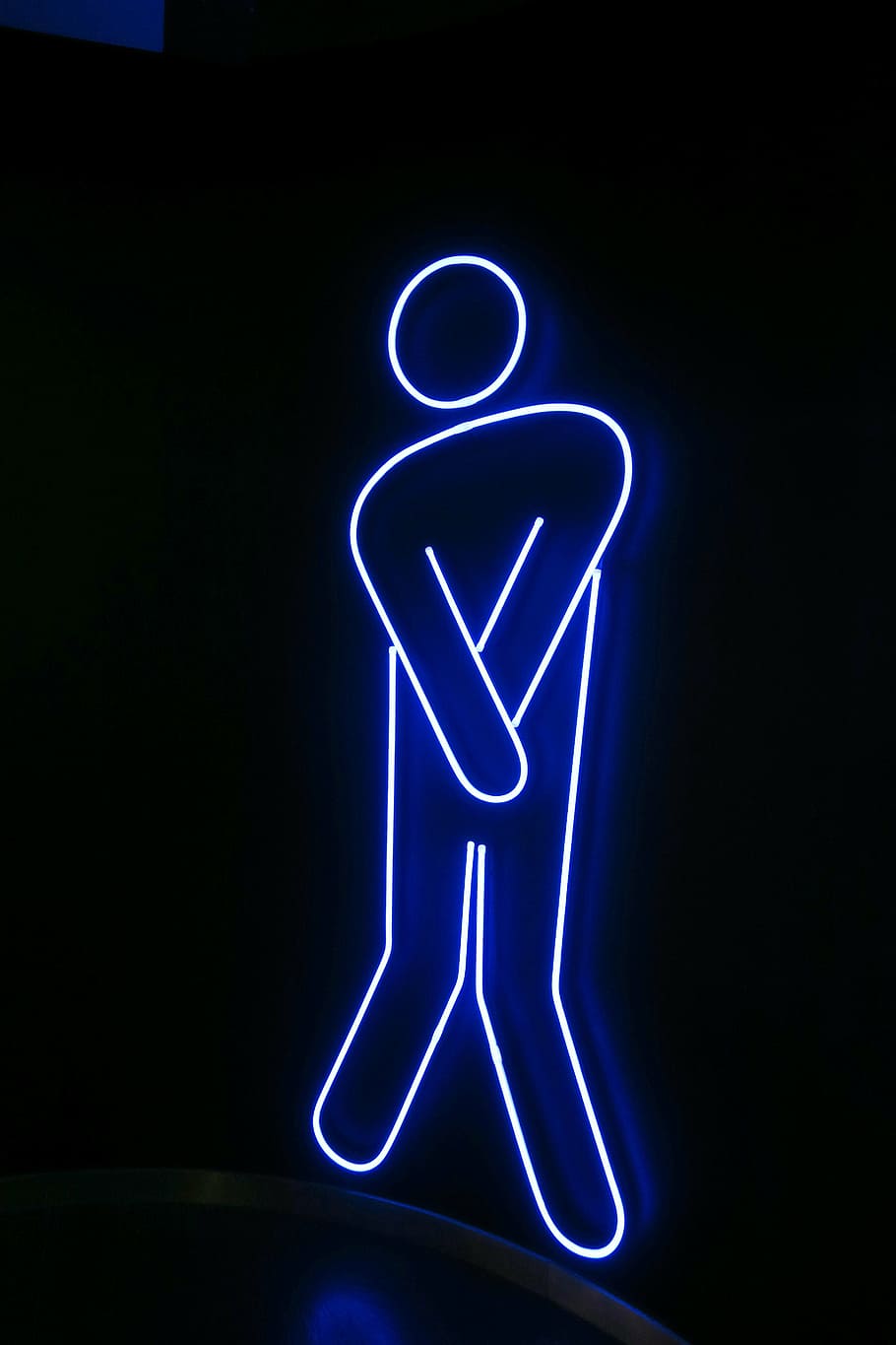 grafis, pria, logo, karakter, diterangi, neon, latar belakang hitam, biru, tanda, peralatan pencahayaan