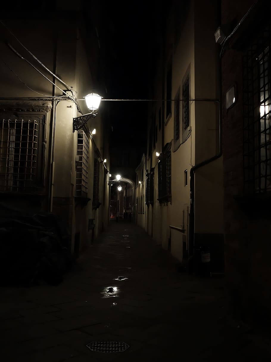Rua, Escuro, Itália, Lucca, rua escura, faixa, noite, iluminado, luz de rua, equipamento de iluminação