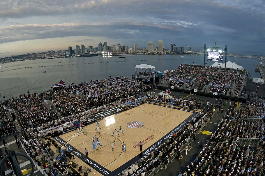 высокая, Угловое фото, игра в баскетбол, окруженный, Масса, люди, Тело, воды, день, Сан-Диего