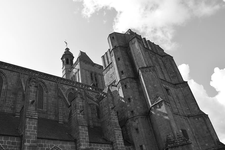 catedral de dol de bretagne, foto en blanco y negro, monumentos religiosos, catedral, arquitectura, bretaña, talla de piedra de la pared, patrimonio, monumento religioso, cielo