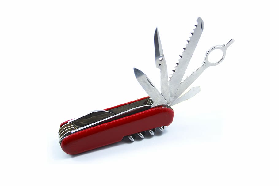 vermelho, prata multi-ferramenta, faca, canivete suíço, utilidade, lupa, serra, prego, branco, fundo branco