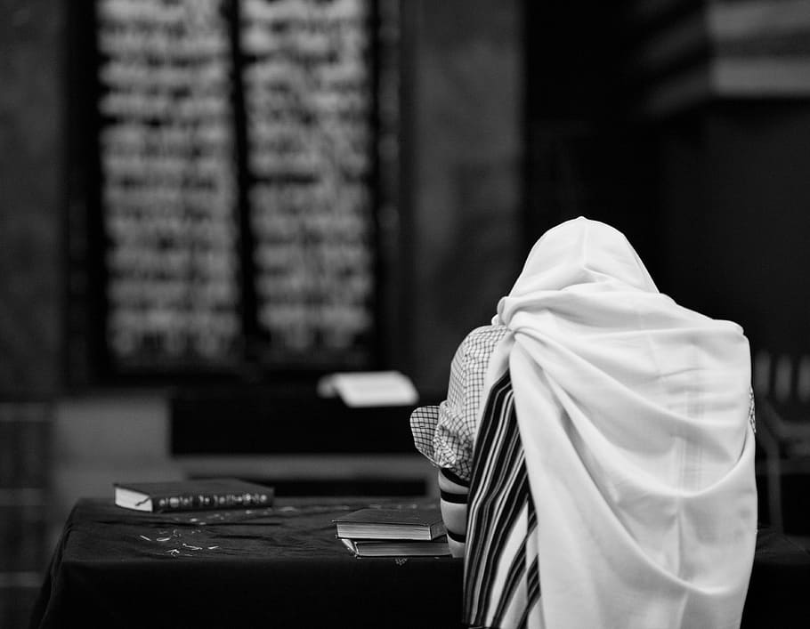 grayscale photo, books, table, Tefillin, Chabad, Judaism, Synagogue, dnepropetrovsk, torah, talmud