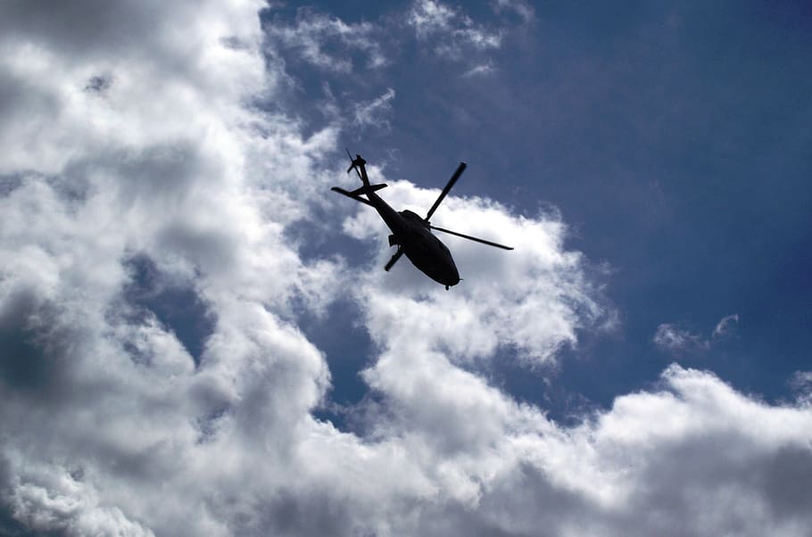 helikopter, terbang, pesawat terbang, transportasi, baling-baling, siluet, awan - langit, langit, kendaraan udara, tampilan sudut rendah