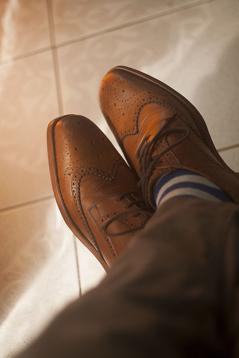 wingtip, dress shoes, leather shoes, full grain, derby, formal, brogue, brogues shoes, broguing, brown