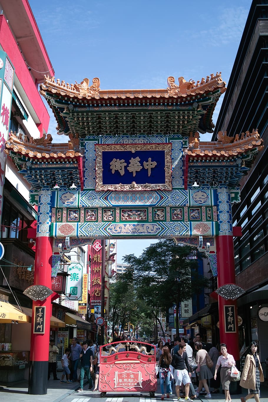 men, women, standing, building, daytime, chinatown, tourist, neighborly gate, yokohama, china town