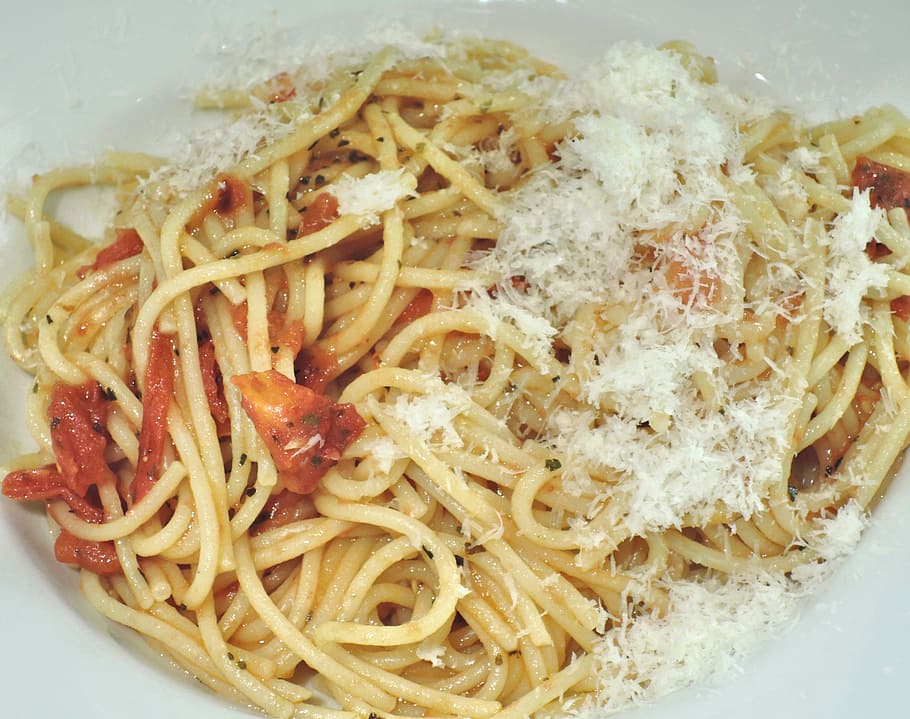 espagueti, tomate, queso, aceite de oliva, ajo, albahaca, comida italiana, comida, lista para comer, pasta
