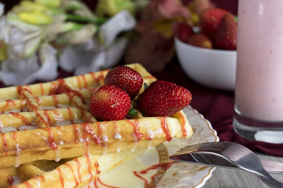 wafer, viennese waffles, dessert, food, nutrition, plate, sweet, berry, closeup, strawberry