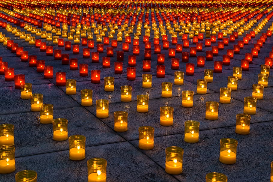 candle lot, candles, light, lights, at night, color, red, colors, colorful, urban
