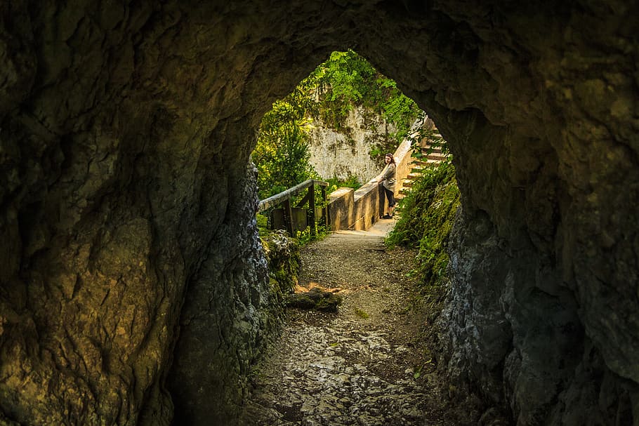 túnel de roca marrón, roca, puente del diablo, piedra, felsentor, montañas, naturaleza, arquitectura, cueva, árbol