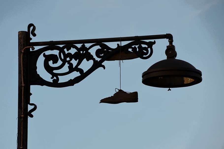 Lámpara, zapato, linterna, Lisboa, históricamente, Portugal, casco antiguo, luz, ciudad, ninguna gente