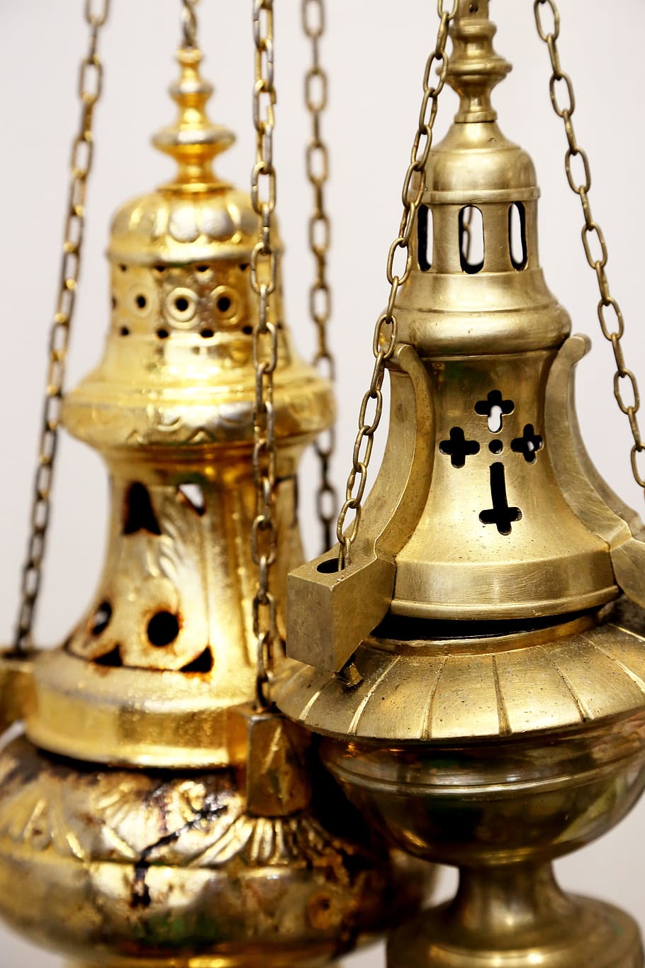 dos, frascos de incienso de color bronce, incienso, misa, iglesia, religión, fuego, armonía, dios, oro