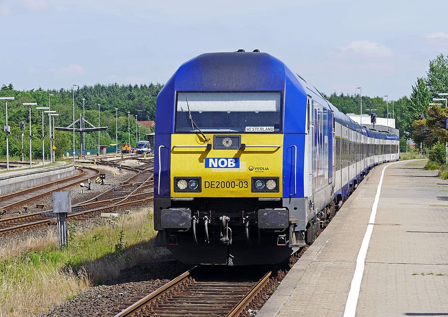 Train Station, Husum, Platform, Gateway, train station husum, regional-express, hamburg-westerland, sylt, nob, nord-ostsee-bahn