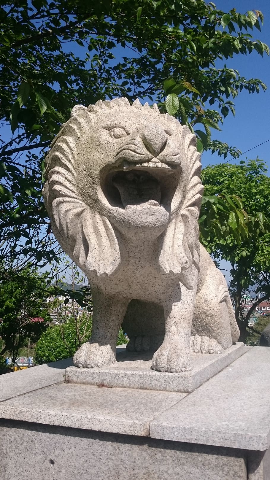 день улыбающихся каменных львов картинки