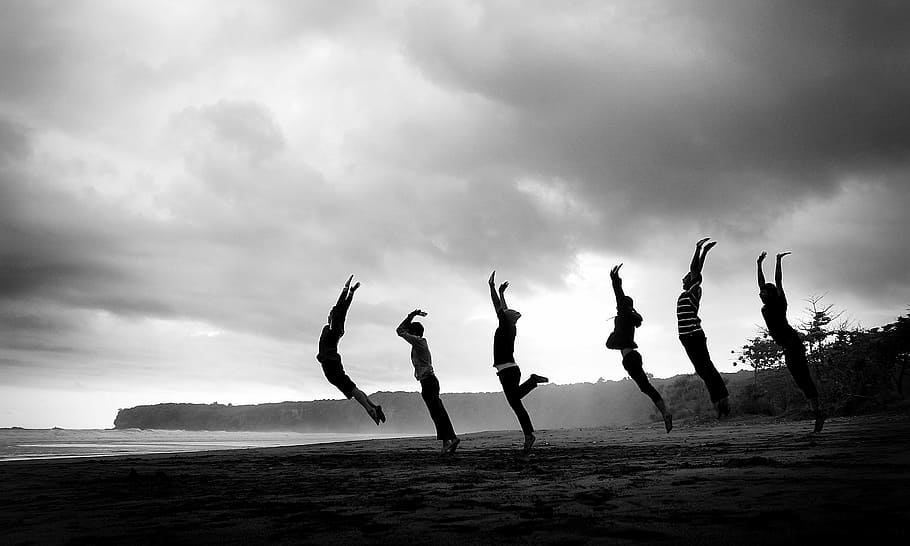 グレースケール写真, 6, 人々, ジャンプ, 砂, 体, 水, 女性, アート, アクション