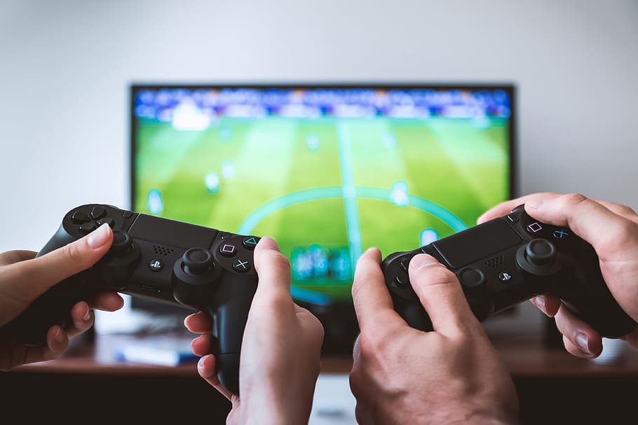 two, friends gaming, television, Two friends, gaming, PlayStation,  technology, tV, video Games, camera - Photographic Equipment | Pxfuel